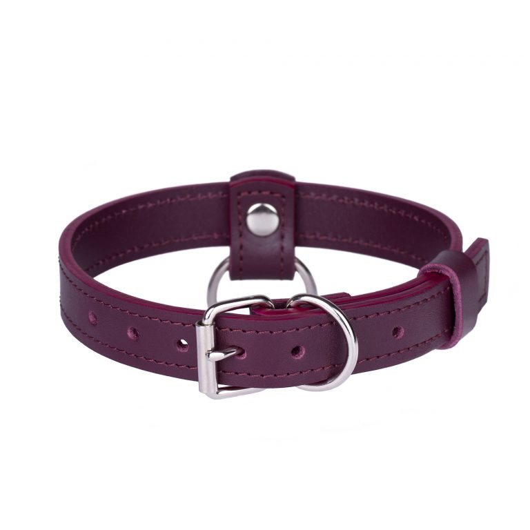 handmade bordo leather day collar choker with o ring view from buckle 1
