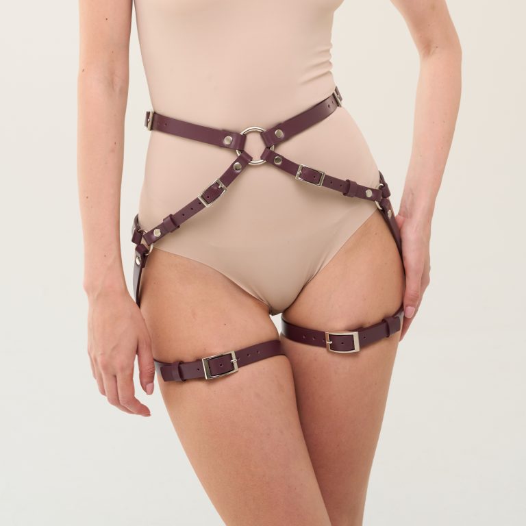 handmade bordo leather thigh harness 1